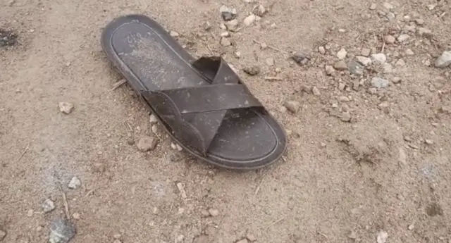 Slippers of de deceased 