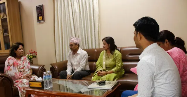 विपिन जोशीको परिवारसँग आरजु राणा