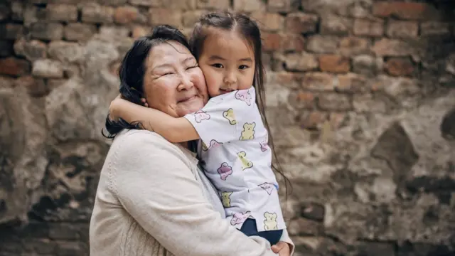 स्वस्थ मानिसहरू साथी र परिवारसँग निकट रहन्छन्