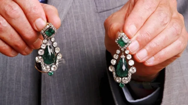 Brincos de esmeralda da coleção da Imperatriz Maria Luísa roubados do Louvre