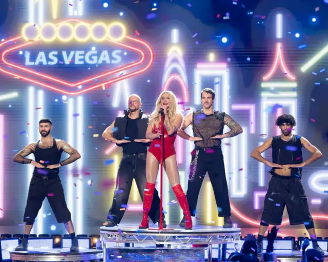 அமெரிக்காவின் நியூயார்க் நகரின் புகழ்பெற்ற டைம்ஸ் சதுக்கத்தில்