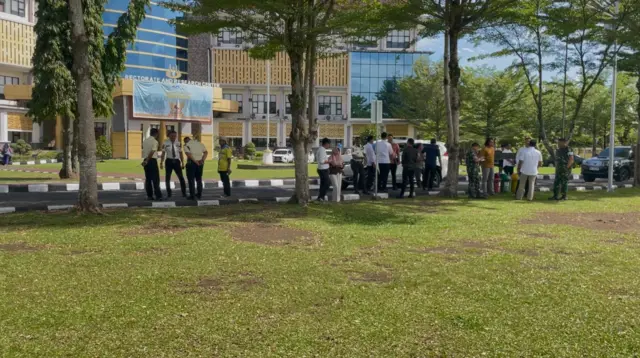 Depan Gedung Rektorat UNP