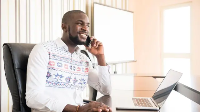 Nwoke na-aza ekwenti