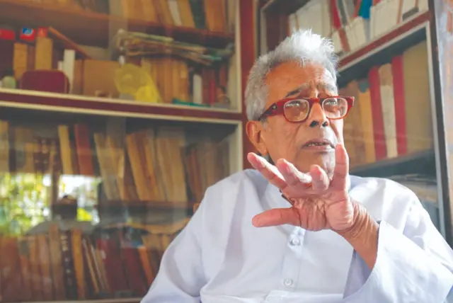 कला आणि राजकारण यांच्यातील एक निवड करण्याचा कठीण प्रसंग शरद् पाटलांवर स्वातंत्र्य चळवळीने आणला. 