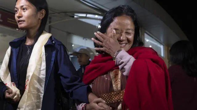 इजरेलबाट फर्कएकी विद्यार्थी आफन्तसँग 