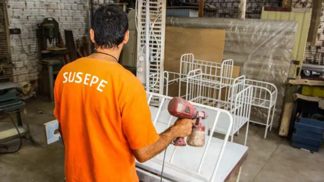 Oficina com detentas de presídio em Pelotas (RS), parte da Estratégia Segunda Chance, programa de reintegração social de egressos do sistema prisional do Pacto Pelotas Pela Paz