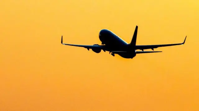 avión en el aire
