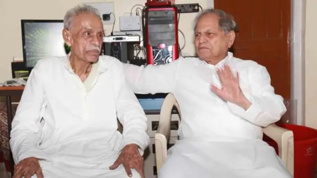 दि. बा. पाटील आणि बॅ. अंतुले
