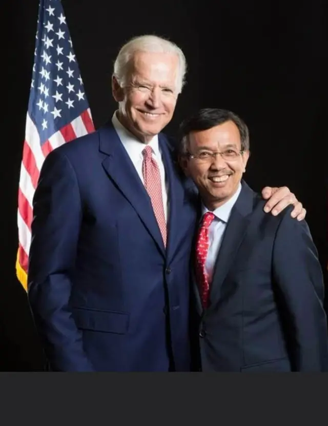 Ông David Dương có hình chụp với nhiều chính trị gia nổi tiếng, trong ảnh là Tổng thống Mỹ Joe Biden, ảnh đăng ngày 2/2/2023.
