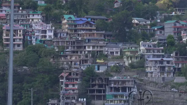 హిమాలయాలు, ప్రమాదాలు, కొండచరియలు, వర్షాకాలం