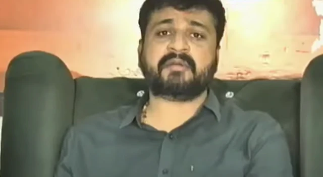 ફરિયાદી દિનેશ દેસાઈની તસવીર 