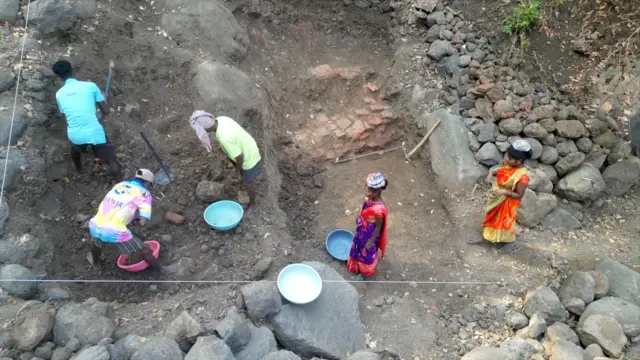 ASIआणि पुण्याचं डेक्कन कॉलेज यांनी संयुक्तपणे घारापुरीच्या बेटावर उत्खनन केलं.