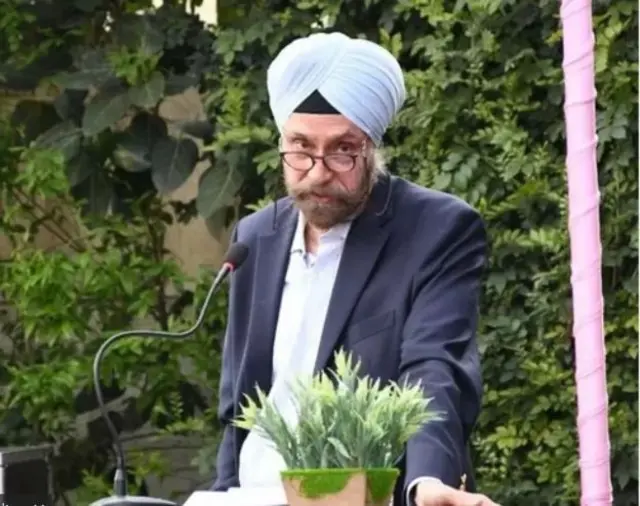 नवतेज सरना 2008 ते 2012 पर्यंत इस्रायलमध्ये भारताचे राजदूत होते.