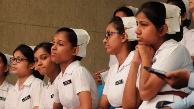 নার্সদের ১৫ দিনের প্রশিক্ষণ দিয়ে 'সেমি' ডাক্তার করা যায় কী না, তাও ভেবে দেখতে বলেছেন মুখ্যমন্ত্রী