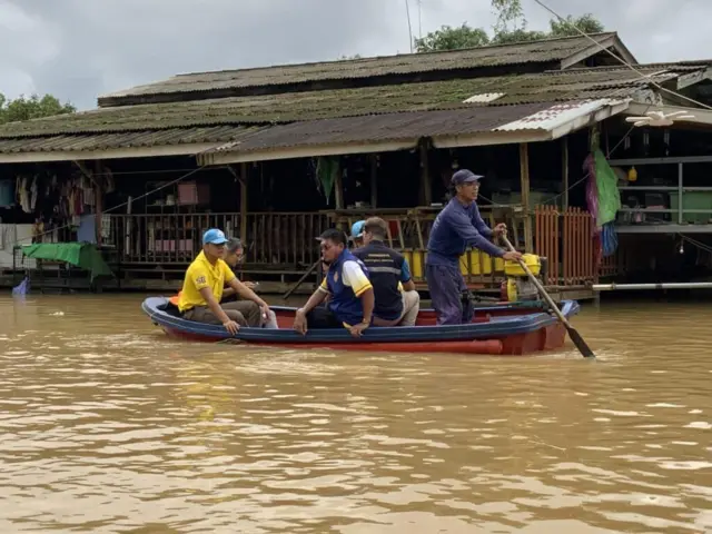 ขณะนี้ จ.ตราด เกิดฝนตกหนักสะสมในพื้นที่ ส่งผลกระทบให้เกิดน้ำหลากในพื้นที่ อ.เขาสมิง 