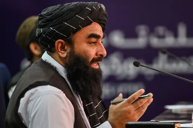 ذبیح الله مجاهد وايي، د رسنیو او خبریالانو پر کار او فعالیت سانسور او فشار نشته.