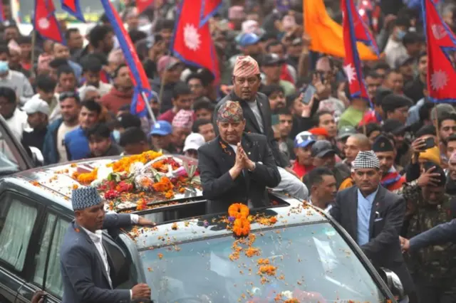 ज्ञानेन्द्र शाहका पक्षमा पछिल्ला साताहरूमा देशका विभिन्न सहरमा मानिसहरू जुलुस गर्दै आएका पाइन्छन्