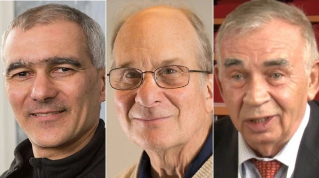 (จากซ้ายไปขวา) ศ.มูนจี บาเวนดี (Moungi Bawendi), ศ.หลุยส์ อี.บรุส (Louis E. Brus), และศ.อเล็กซี เอกิมอฟ (Alexey Ekimov)