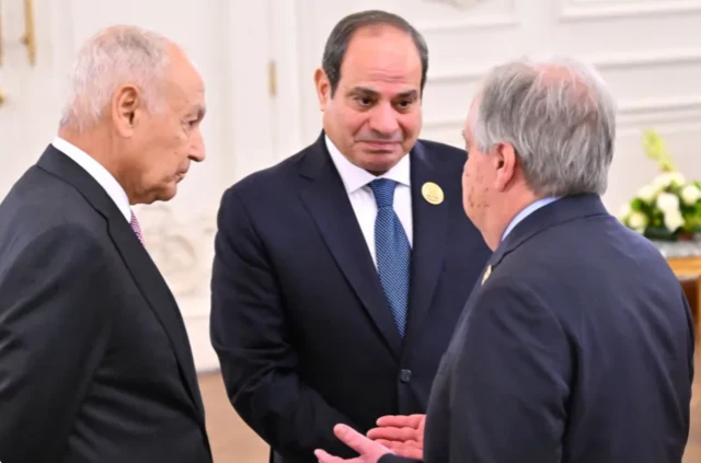 Pirezidaantiin Masrii Abdel Fattah Al-Sisi Antooniyoo Gutereez waliin yeroo haasa'an( walgahii ariifachiisaa hoggantoota Arabaa booda)