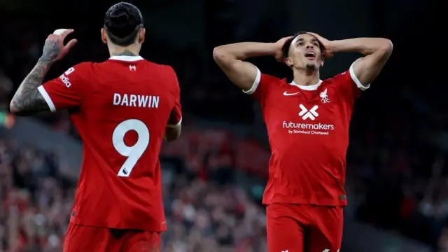 داروین نونیز و ترنت الکساندر آرنولد