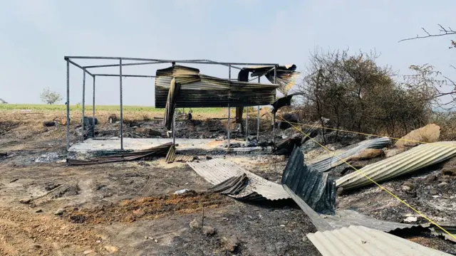 'शेतातल्या मजुरीपेक्षा फटाका कारखान्यात शंभर- दोनशे जास्त मिळतात म्हणून तिथे काम करतो' 