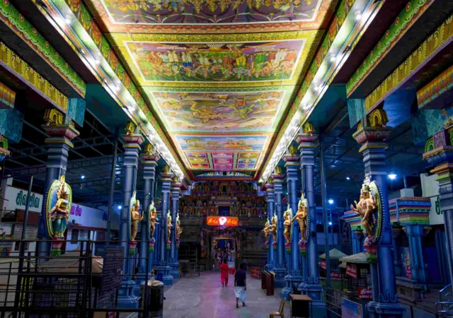 சனிப்பெயர்ச்சி, 2025 சனிப்பெயர்ச்சி, திருநள்ளாறு சனீஸ்வரர் கோவில்