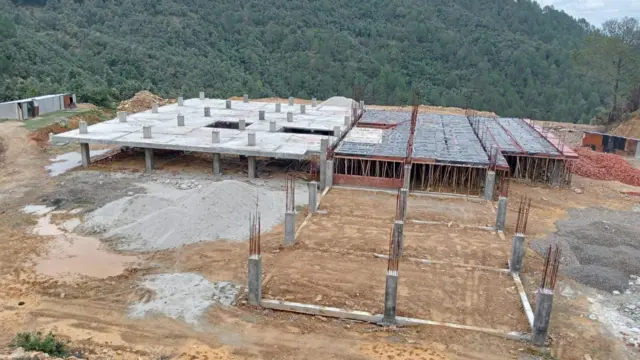 डडेल्धुराको गन्यापधुरामा निर्माणाधीन अस्पताल