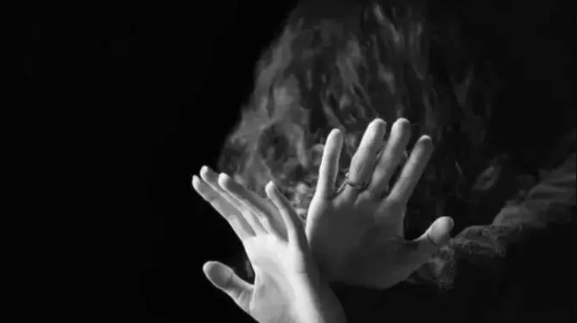 महिला आणि बाल कल्याण मंत्रालयानुसार, मार्च 2023 पर्यंत पोक्सो अंतर्गत 1,31,886 प्रकरणं न्यायालयात प्रलंबित आहेत.