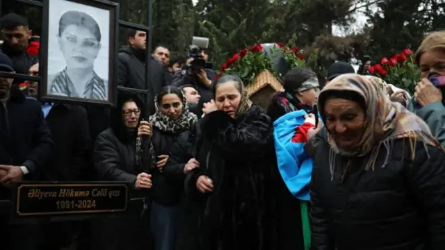 مراسم خاکسپاری یکی از خدمه پرواز جمهوری آذربایجان