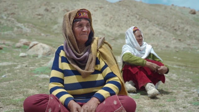 பாகிஸ்தானின் கடைசி தலைமுறை மேய்ச்சல் பெண்கள்