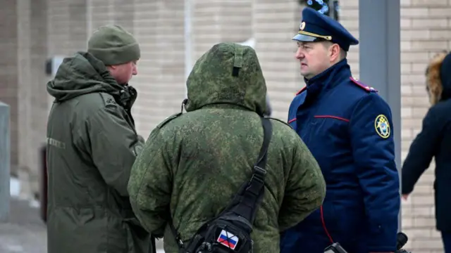 Guardias en la escena del crimen de Igor Kirillov