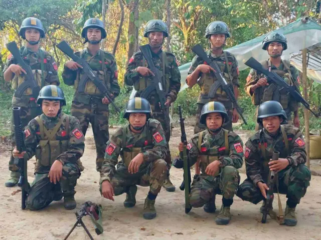 ဂန့်ဂေါခရိုင်စစ်ဌာနလက်အောက််က တပ်ရင်းတွေရဲ့ PDF တပ်ဖွဲ့ဝင်တွေ 