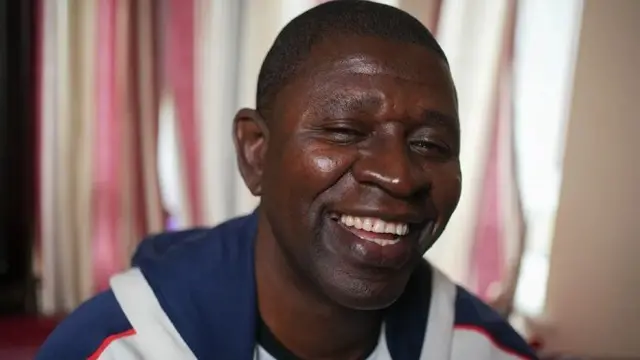 يشعر إبراهيما بالامتنان للجراحين والأطباء وموظفي المدرسة ومقدمي الرعاية "المتفانين" الذين يساعدونه في رعاية مريم وندى