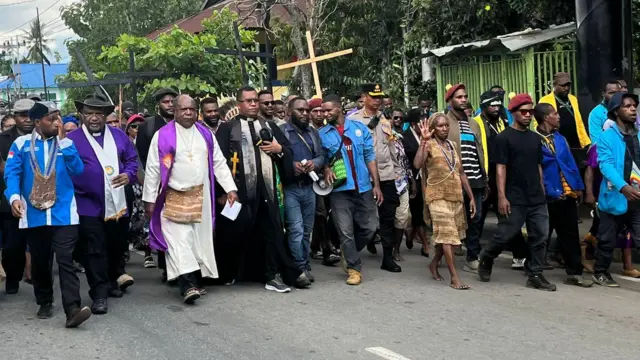 Doa bersama 'Jalan Salib' di Jayapura pada Rabu (04/09)