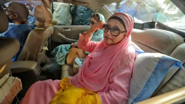 চিকিৎসার উদ্দেশ্যে খালেদা জিয়া এখন লন্ডনে রয়েছেন