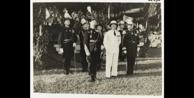 Parade dalam rangka Hari Ratu di Batavia.