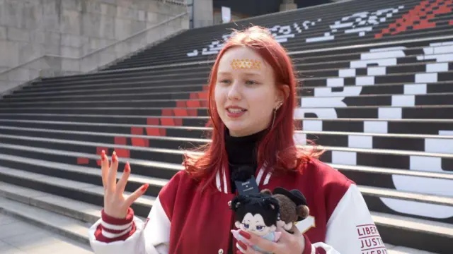 బీటీఎస్ బృందంపై ఉన్న ఇష్టంతో రష్యా నుంచి సోల్‌కు వచ్చిన అమీ ఆస్ట్రోవ్‌స్కాయా