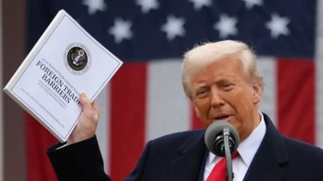 বিশ্বের মোট ৬০টি দেশের ওপর উচ্চ হারের শুল্ক আরোপ করেছে যুক্তরাষ্ট্র