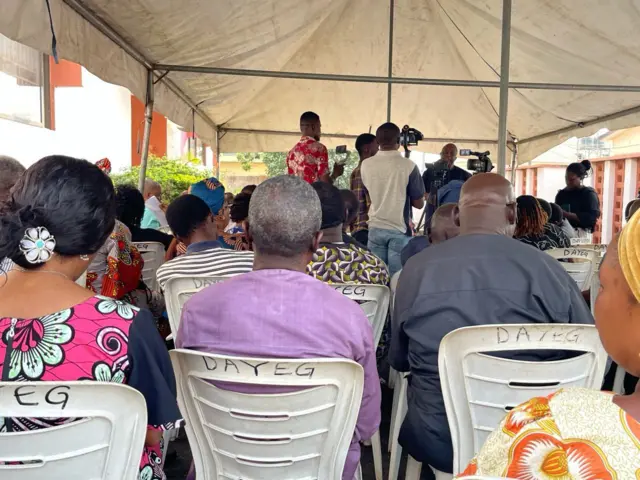 Awọn ara adugbo nibi ipade