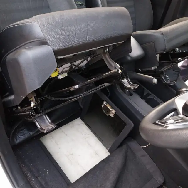 డబ్బు సీజ్ 