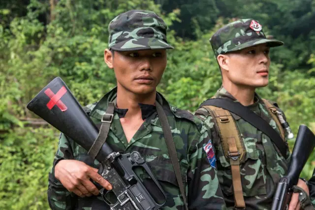 KNLA တပ်ဖွဲ့ဝင်တွေ / ပုံဟောင်း