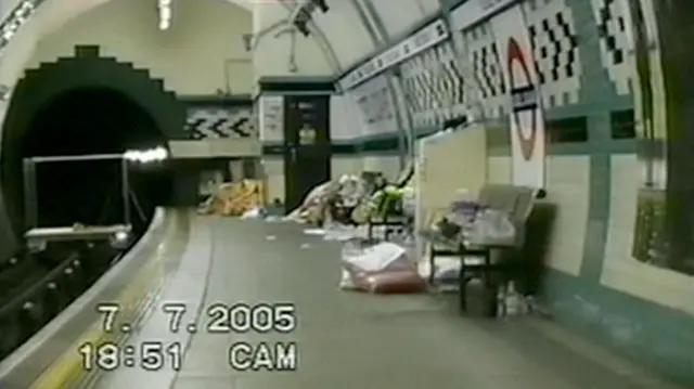 صحنه انفجار بمب در ایستگاه متروی راسل اسکوئر در مرکز لندن