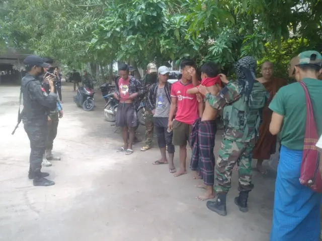 လူငယ်တွေကို စစ်ဆေးမခံခင် ဒဏ်ရာမရှိကြောင်း သက်သေယူနေကြ