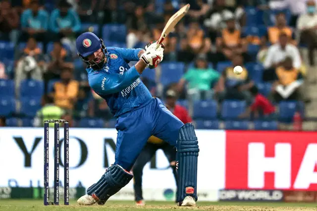 දුනිත් වෙල්ලාලගේ යවනු ලැබූ, තරගයේ අවසන් පන්දුවාරයේදී ඔහු ලකුණු 32ක් රැස් කළේය.