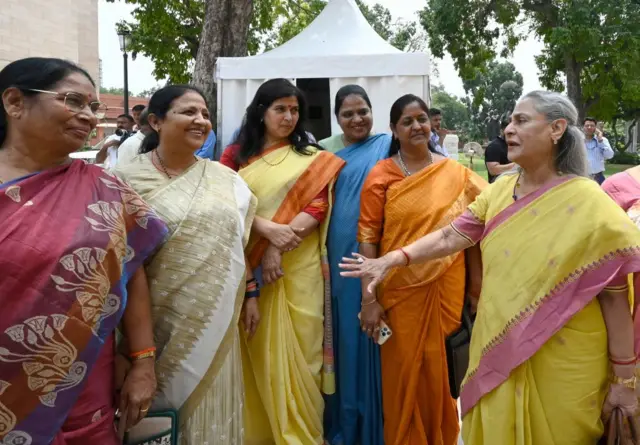 महिलाओं के संसद पहुंचने में अब भी कई सामाजिक अड़चनें हैं 