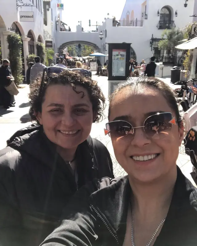 تصویری از سحر مصیبی در کنار بازیگر فیلمش ترانه علیدوستی