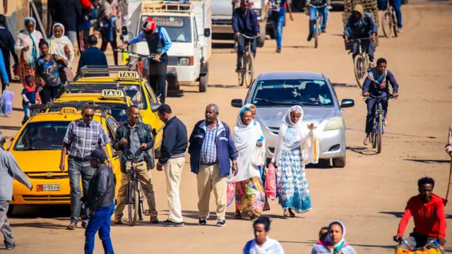 ብጫ ታክሲታት፡ ካልኦት መካይንን ኣስቤዛ ዝሓዛ ደቂኣንስትዮ፡ ብሽክለታ ዝዝውሩ ነበርቲን