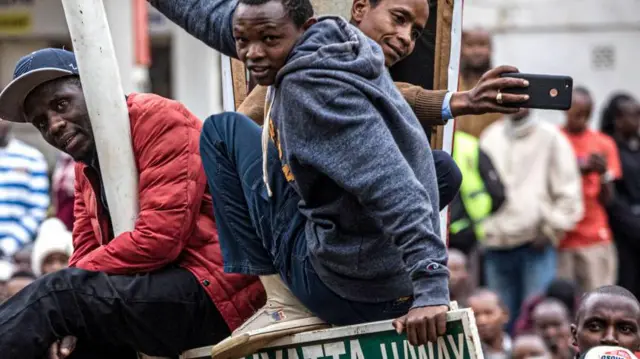 Akkuma biyyoota addunyaa baay'ee Keeniyaa keessa jireenyi qaala'eera