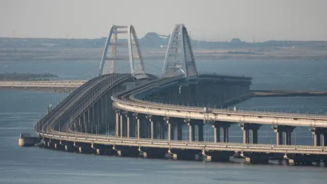 প্রেসিডেন্ট পুতিনের নির্দেশে নির্মাণ করা হয় এই কার্চ ব্রিজ