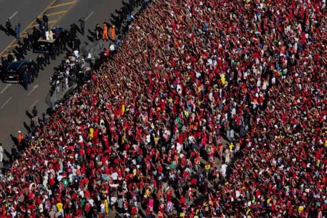 لولا در میان هوادارانش